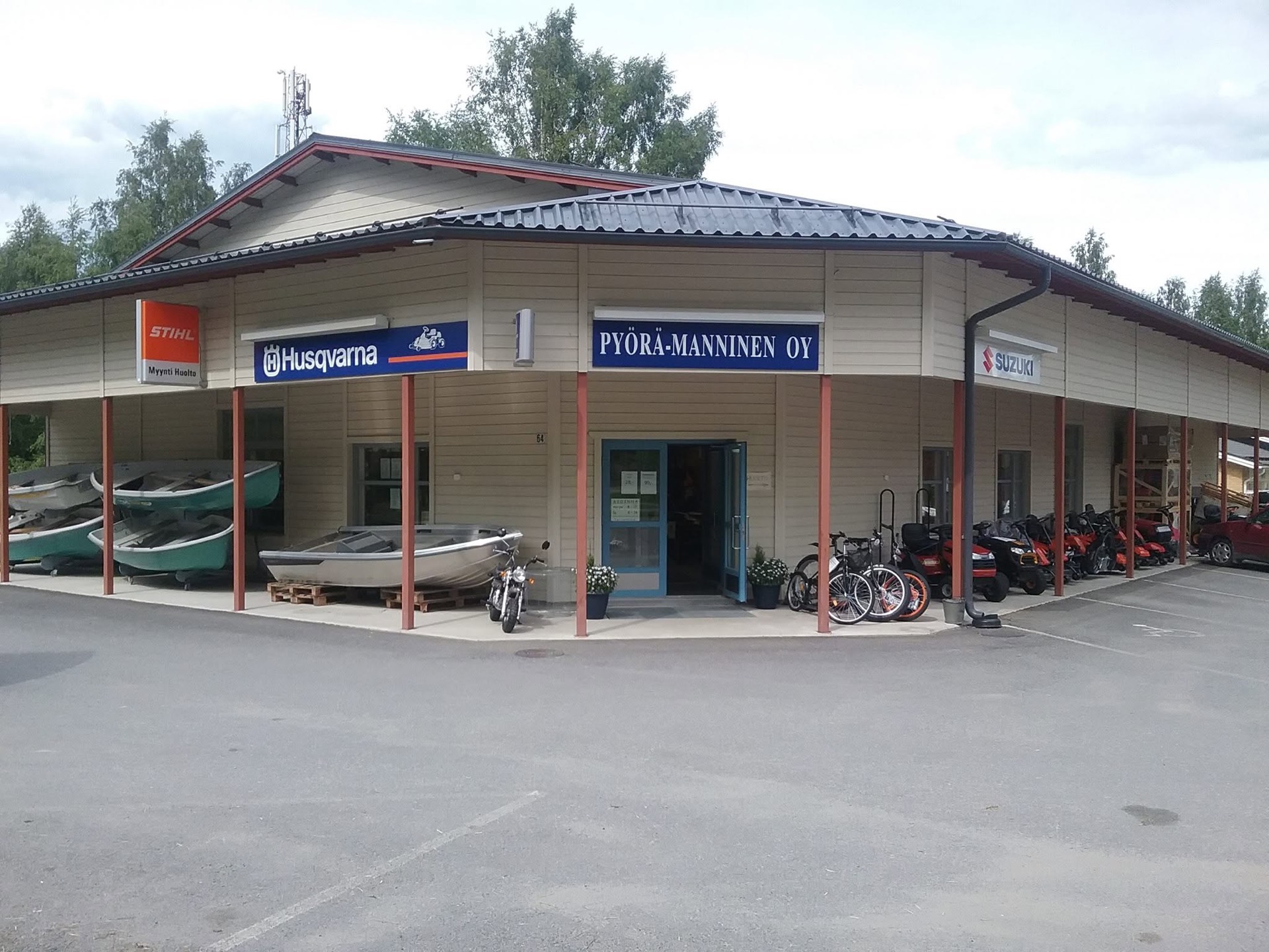 Pyörä-Mannisen myymälä Nilsiäntie 66:ssa