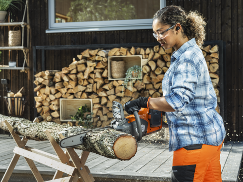 Husqvarna 230i, mukana akku ja laturi