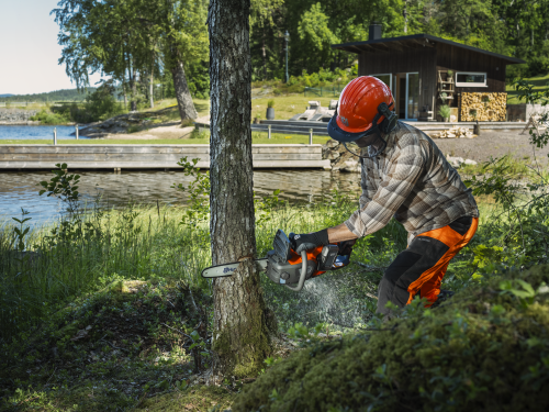 Husqvarna 242i, mukana akku ja laturi